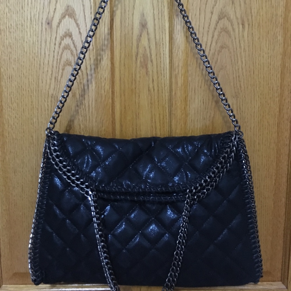 Uber stylish black quilted bag